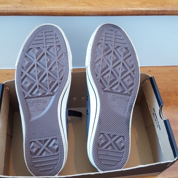 Host Pick!!❤Converse Sneakers❤Men 6, Wm 8-8.5 - Picture 3 of 4